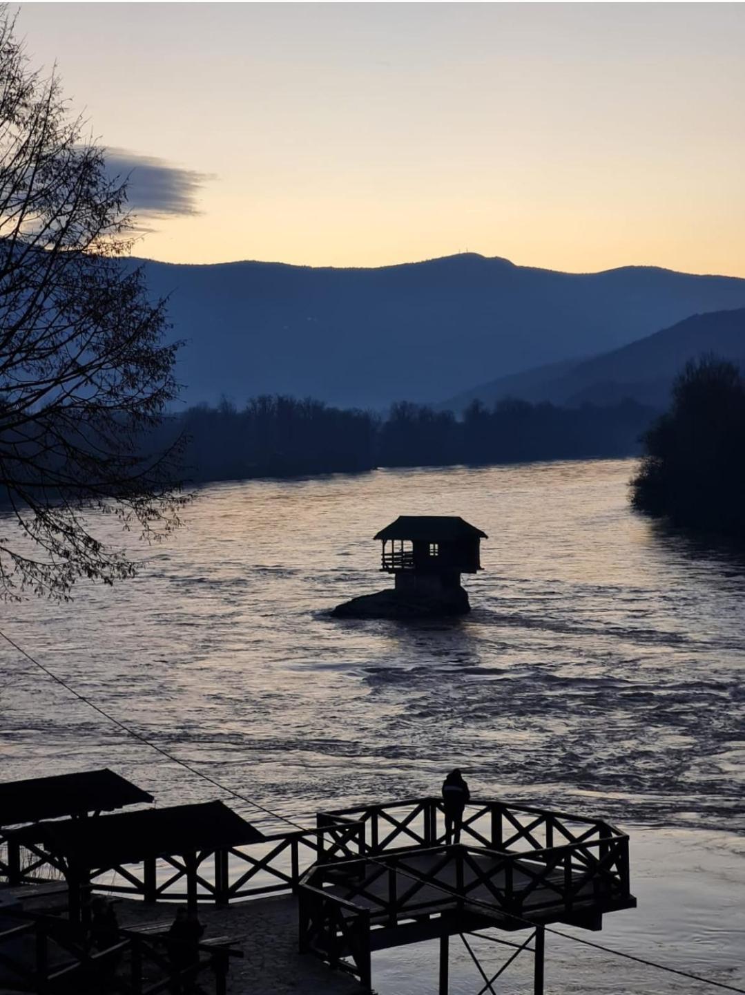 Brvnara Na Obali Reke Drine Villa Beserovina Bagian luar foto