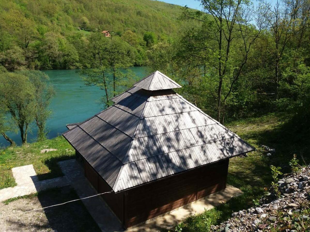 Brvnara Na Obali Reke Drine Villa Beserovina Bagian luar foto